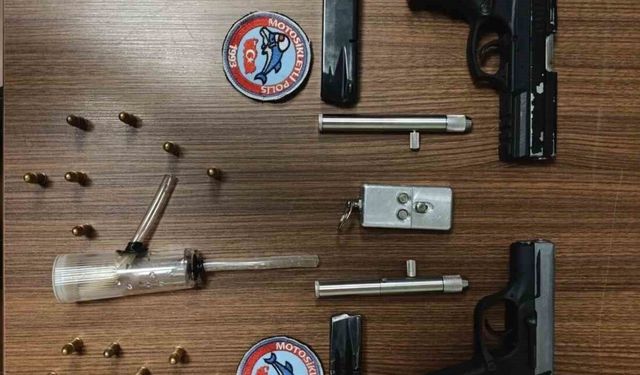 Esenyurt’ta polis operasyonunda 5 tabanca ele geçirildi