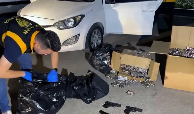 Adana'da 1980 uyuşturucu hapla yakalanan 2 kişi tutuklandı