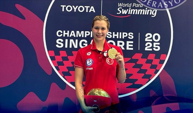 Milli yüzücü Defne Kurt dünya şampiyonu oldu