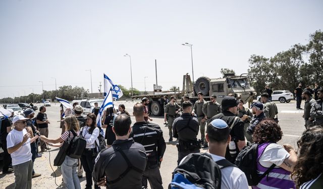 Aşırı sağcı İsrailliler yardım tırlarını durdurdu