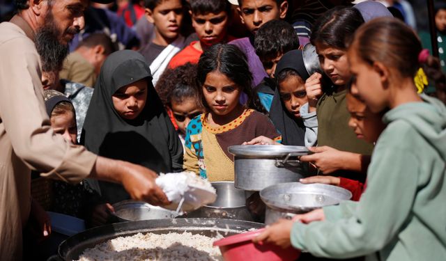 Ateşkes sonrası Gazze’ye gıda yardımı ulaştı