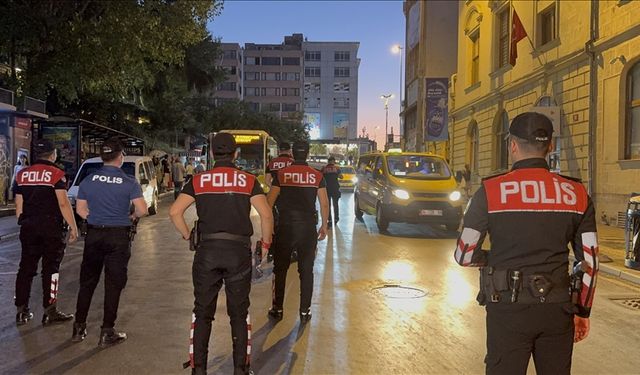İstanbul'da yapılan polis uygulamasında 949 kişi gözaltına alındı
