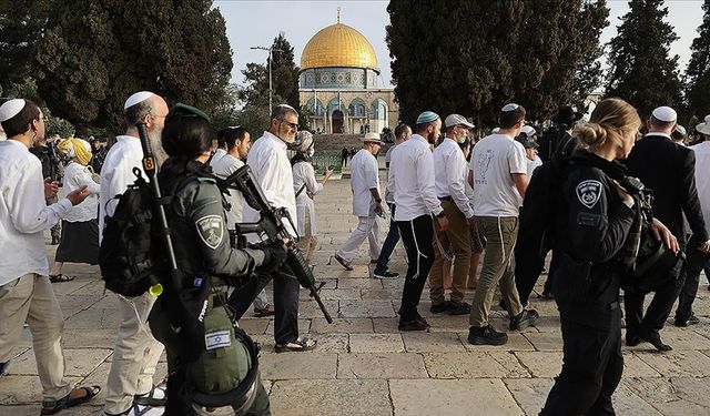 Fanatik Yahudilerin Mescid-i Aksa baskını sürüyor