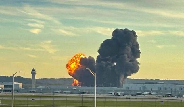 ABD’de kargo uçağı yerleşim alanına düştü