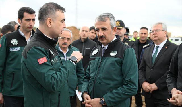 Edirne Valisi Yunus Sezer, Süloğlu Barajı İsale Hattı'nda incelemelerde bulundu