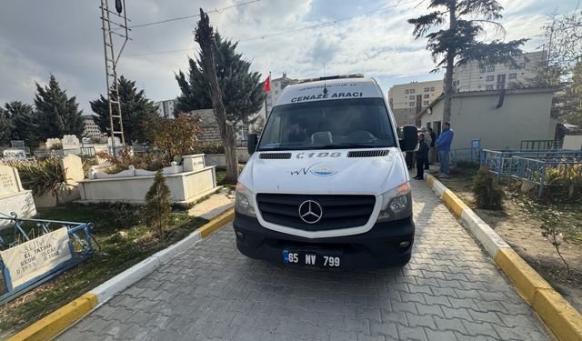 Mardin'de evlerinde ölü bulunan anne ve kızının cenazesi Van'da defnedildi