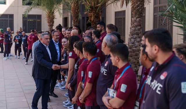 Bakan Bak sporcular köyünü ziyaret etti