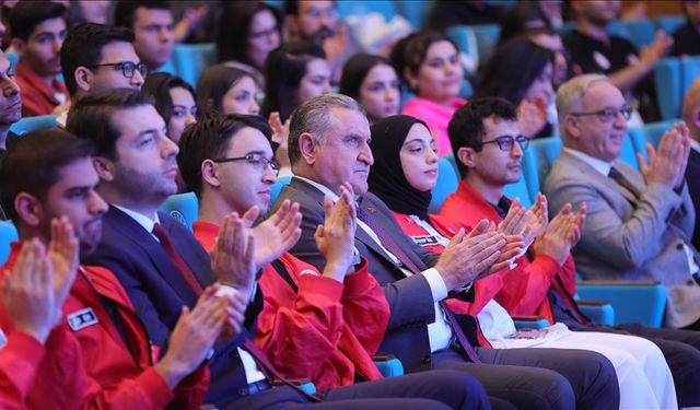 Bakan Bak TEKNOFEST gençleriyle buluştu