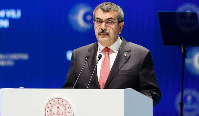 Bakan Tekin Meclis'te gazetecilerin sorularını yanıtladı