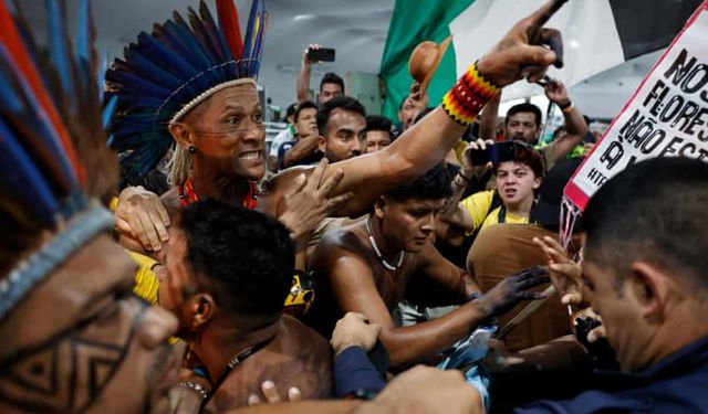 Brezilya'da yerliler COP30 Zirvesi'nde protesto düzenledi