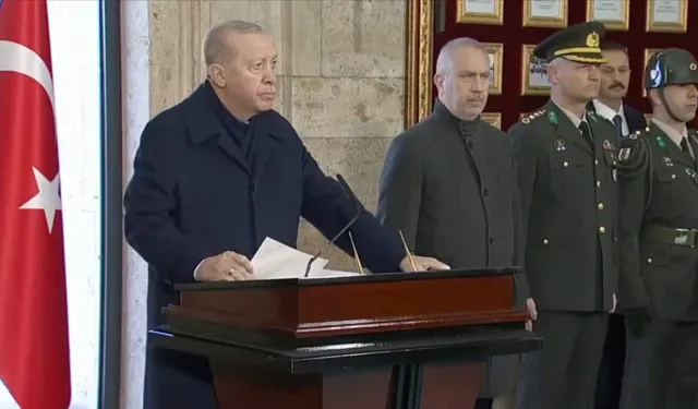 Cumhurbaşkanı Erdoğan Anıtkabir'de Atatürk'ü andı