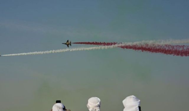 Dubai Airshow’da Hindistan uçağı düştü