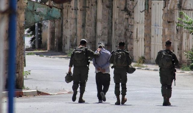 İsrail Batı Şeria’da 11 Filistinliyi gözaltına aldı