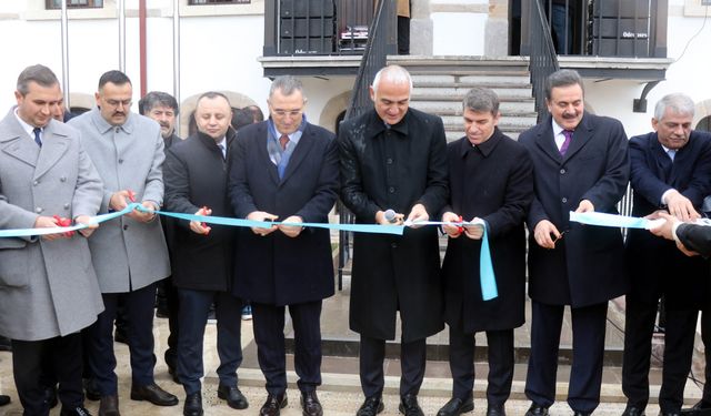 Bakan Ersoy Amasya'da kütüphane açılışına katıldı