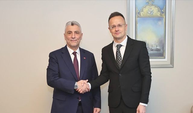 Bakan Bolat Macaristan Dışişleri ve Dış Ticaret Bakanı ile görüştü