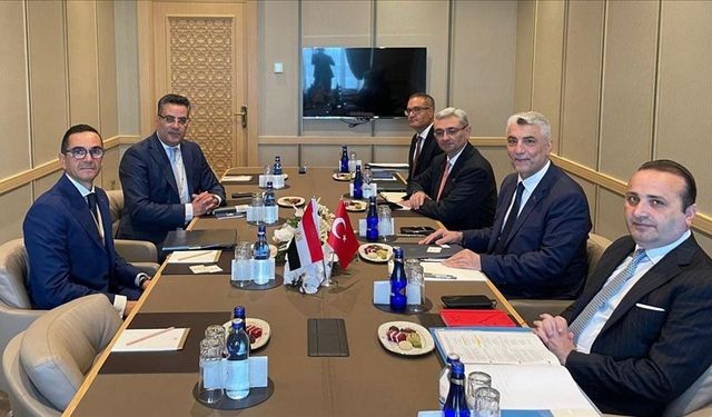 Bakan Bolat Mısır’da D-8 Anlaşması için görüşmeler yaptı