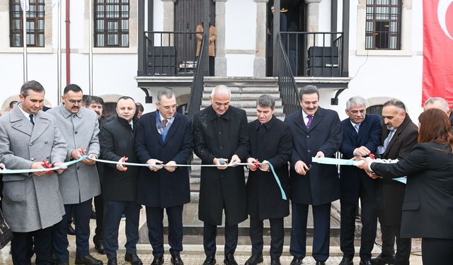 Bakan Ersoy Amasya'da kütüphane açılışına katıldı