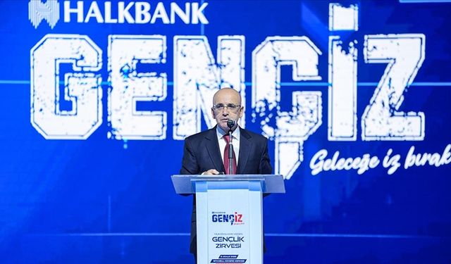 Bakan Şimşek Gençİz'25 Zirvesi'nde konuştu