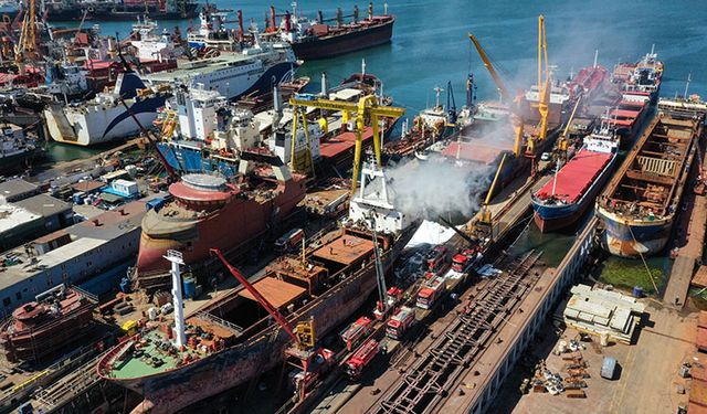 Bakan Uraloğlu'ndan tersane yangınına ilişkin açıklama