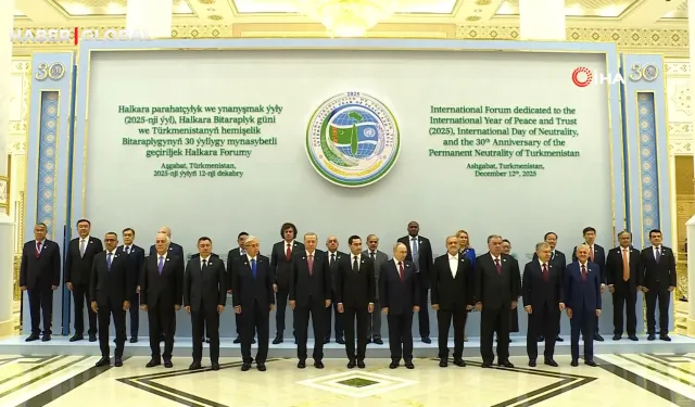 Cumhurbaşkanı Erdoğan Barış Forumu'nda aile fotoğrafı çekimine katıldı