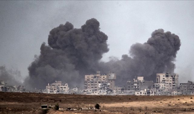 İsrail ordusu Gazze'de binaları havaya uçurdu