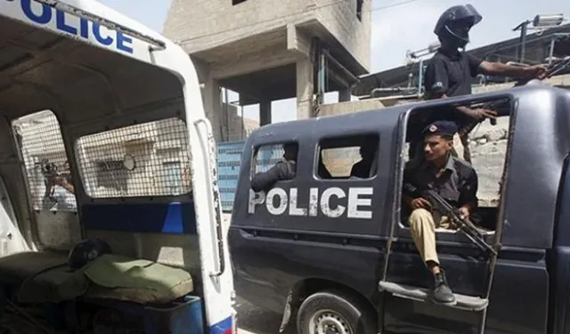 Pakistan'da düzenlenen terör saldırısında 5 polis yaralandı