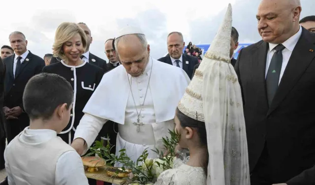 Papa 14. Leo Beyrut'ta ayin düzenledi