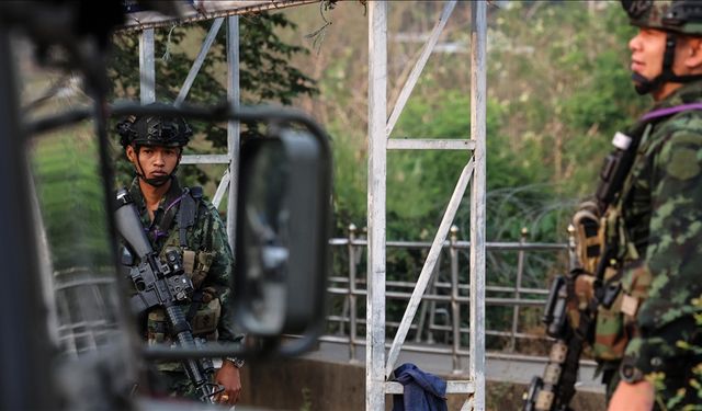 Tayland Kamboçya sınırına hava saldırısı düzenledi