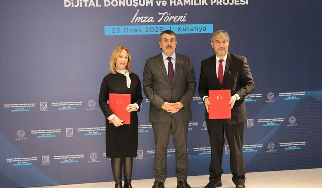 Bakan Tekin Kütahya'da imza töreninde konuştu