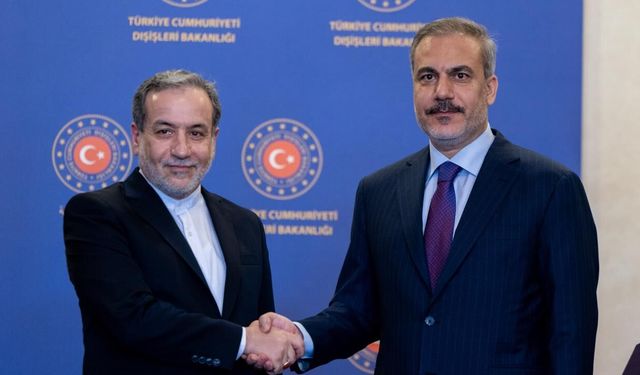 Dışişleri Bakanı Fidan İranlı mevkidaşı Arakçi ile bir araya geldi
