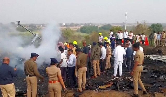 Hindistan’da uçak kazası sonucu Başbakan Yardımcısı öldü