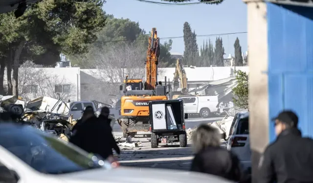 İsrail Doğu Kudüs'te UNRWA merkezini yıkıyor