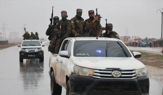 Suriye ordusu Deyrizor'un doğusuna girdi