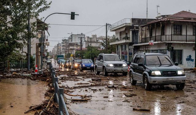 Yunanistan'da fırtına yaşamı olumsuz etkiledi, ev ve iş yerleri zarar gördü