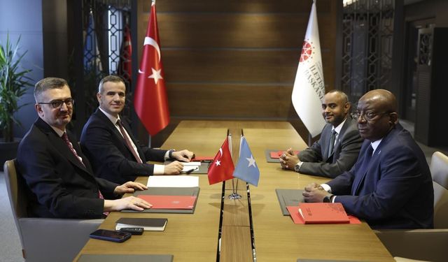 İletişim Başkanı Duran Somalili bakanlarla görüştü