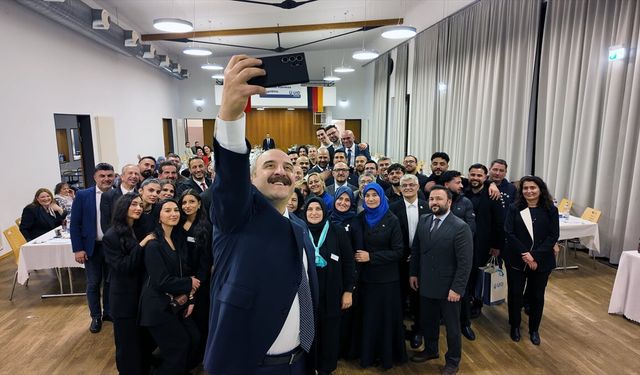 Mustafa Varank Almanya'da Türk toplumuyla buluştu
