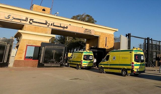 Yaralı ve hasta Filistinliler Mısır’a tahliye ediliyor