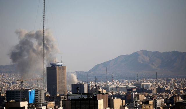 Tahran'da 12 bin konut kısmen veya tamamen hasar gördü