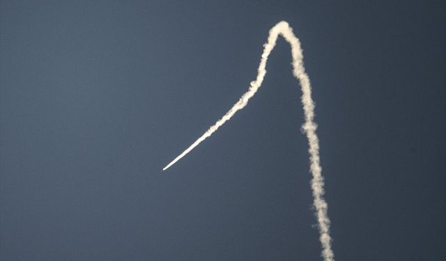 İran'ın İsrail'e fırlattığı füzeler Kudüs semalarında görüntülendi