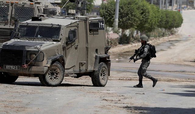 İsrail, Suriye'nin güneyindeki Dera ilinde iki köye baskın düzenledi