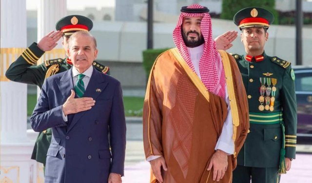Suudi Arabistan'dan Pakistan'a 3 milyar dolarlık mali destek