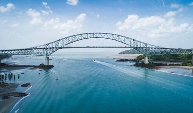Panama'da Amerika Köprüsü'ndeki yangında 1 kişi öldü, 2 kişi yaralandı
