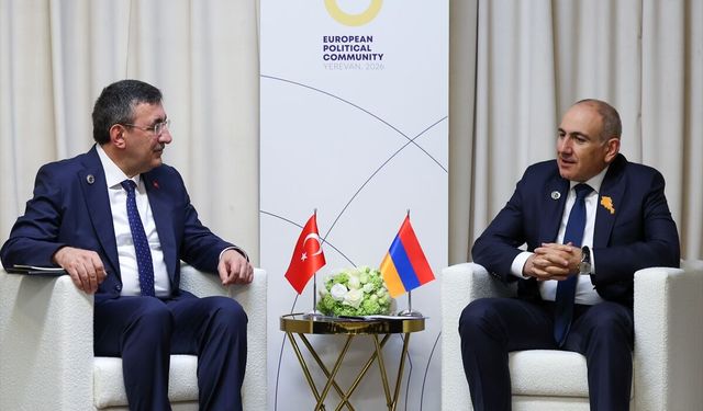 Yılmaz ve Paşinyan arasında diplomasi teması