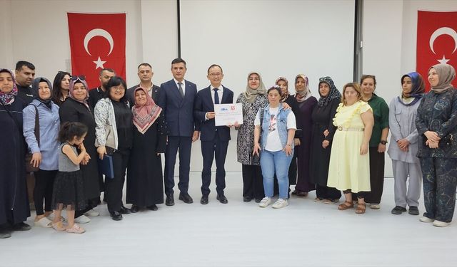 Çin'in Ankara büyükelçisi, Adıyaman'da depremzedelere yardımda bulundu