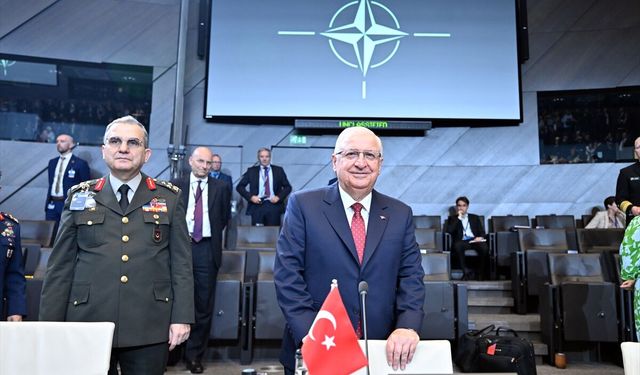 Bakan Güler, NATO Savunma Bakanları Toplantısı kapsamındaki oturuma katıldı