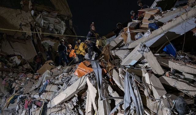 Venezuela'da göçük altında kalanları kurtarma çalışmaları sürüyor