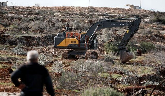 İsrailliler, Batı Şeria'da Filistinlilere ve mülklerine saldırılarını sürdürdü