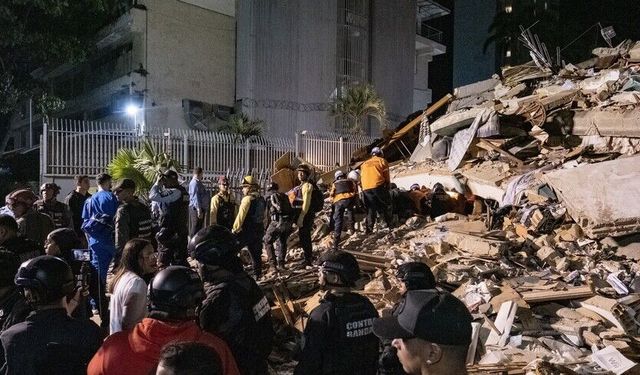 Venezuela'da 7,2 ve 7,5 büyüklüğünde iki deprem meydana geldi