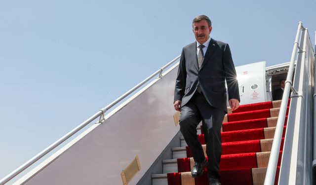 Cumhurbaşkanı Yardımcısı Yılmaz, devlet töreni için Tahran'da