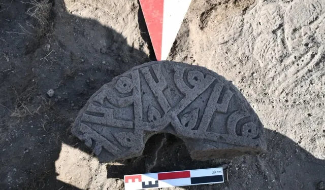 Ani Ören Yeri'nde 'Hz. Muhammed' isminin yer aldığı Selçuklu taşı bulundu